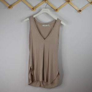 Aritzia Babaton tan V neck tank top XS